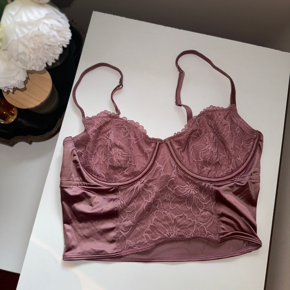 Gilly Hicks sexy top